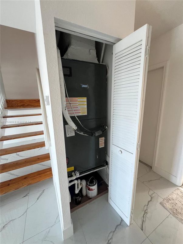 Interior, Marble, Utility Closets, Washer