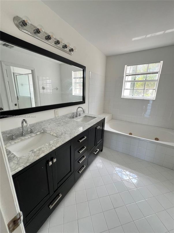 Bathroom, Dual Sink Vanities, Interior