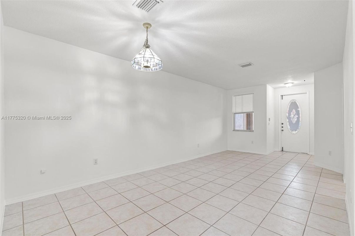 Empty room, Interior, Pendant Lights