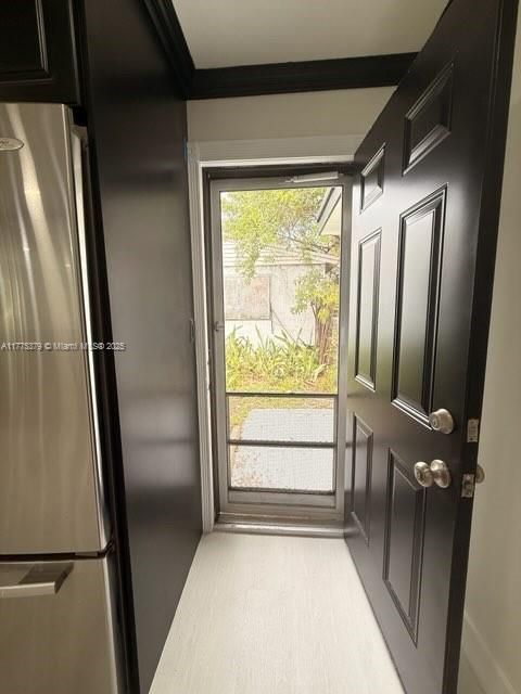 Interior, Stainless Steel Appliances