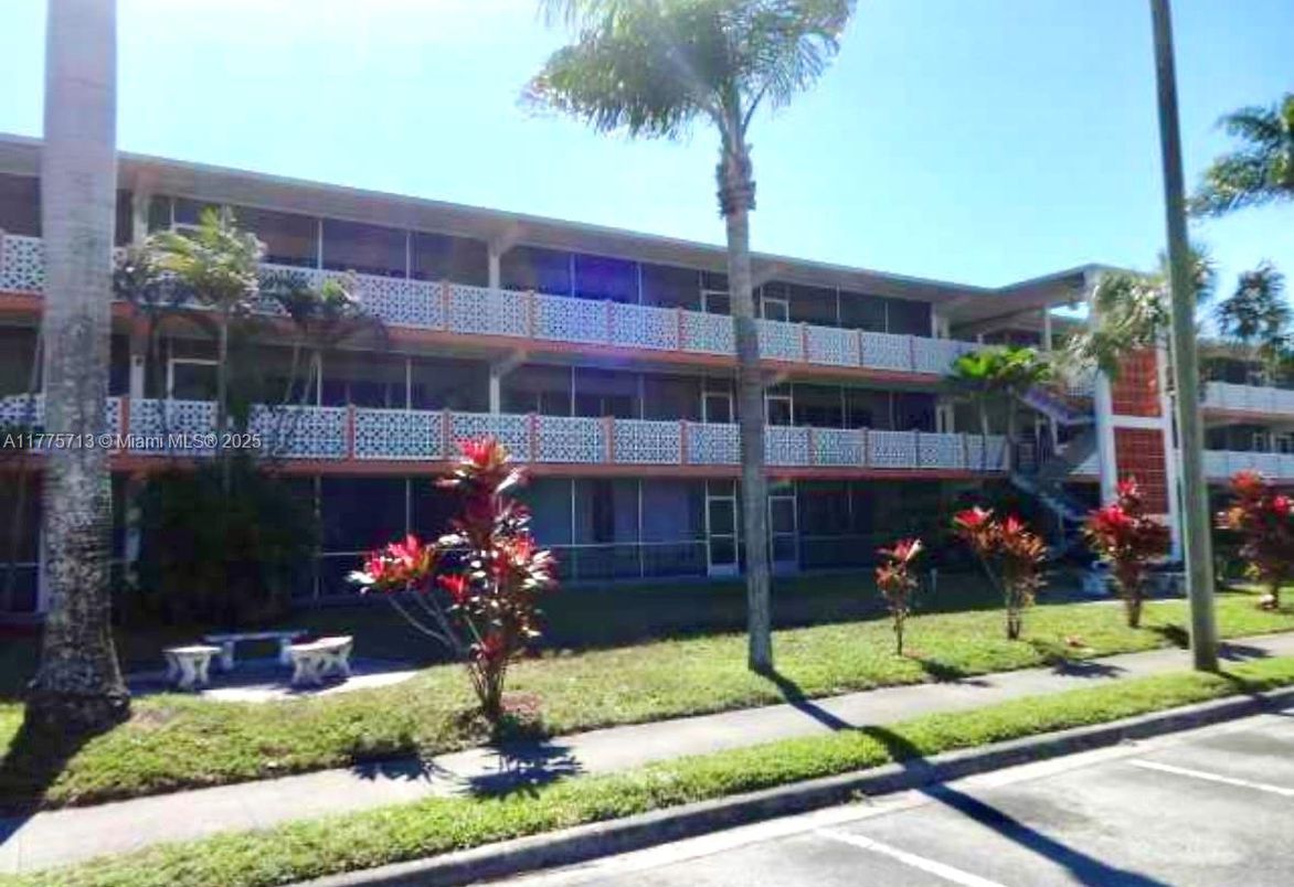 Exterior, Facade, Condo Building