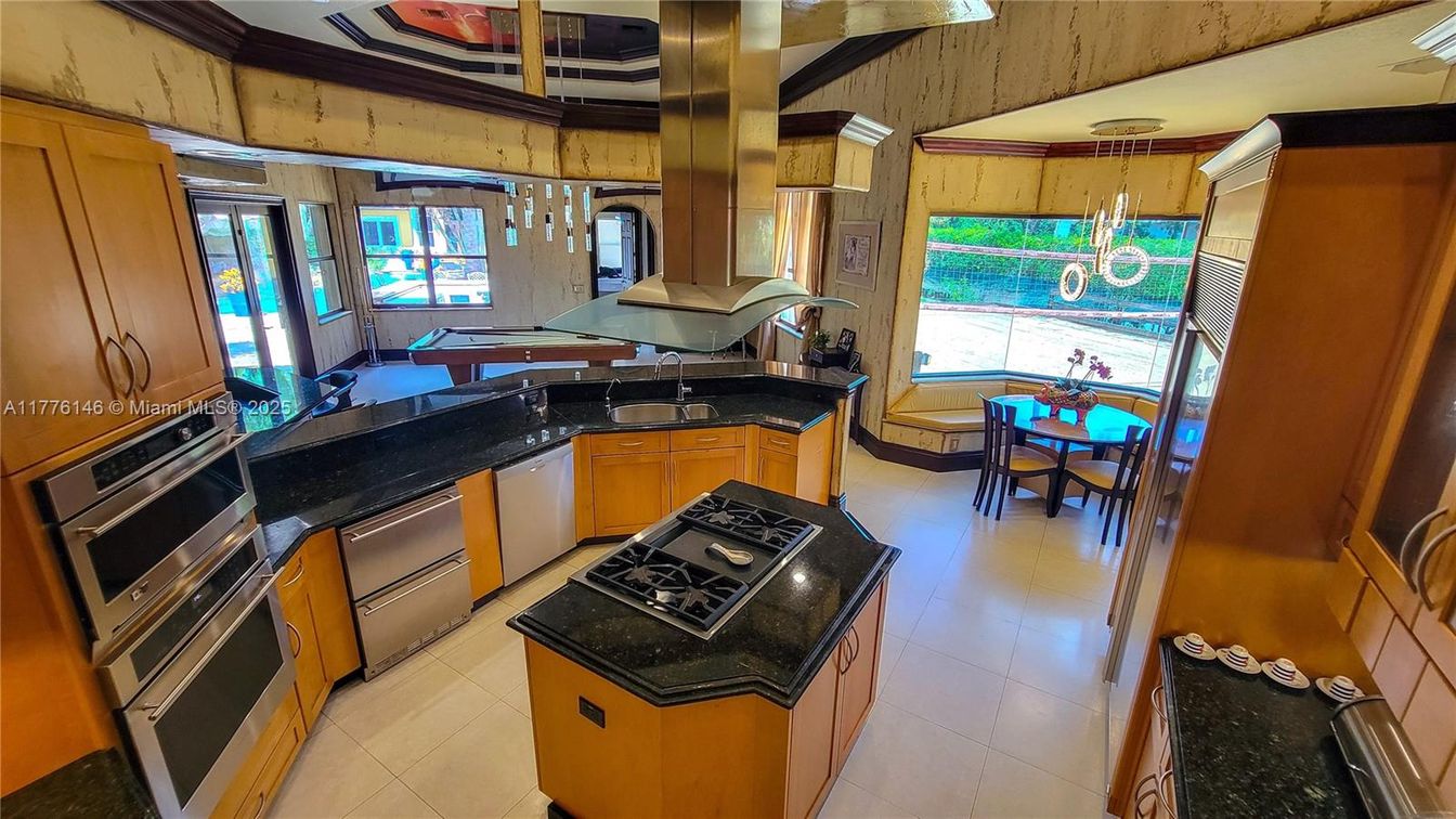 Dining room, Interior, Kitchen, Stainless Steel Appliances