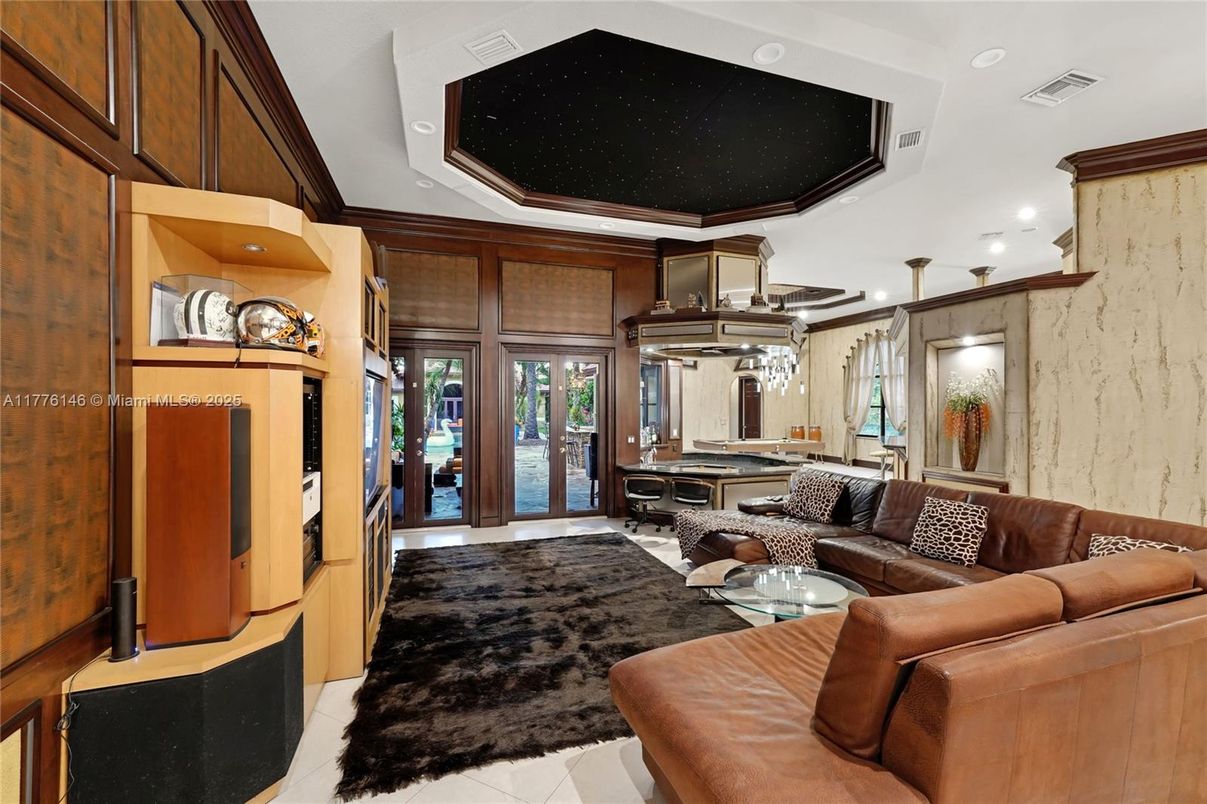 Interior, Living room, Pendant Lights, Recessed Lighting