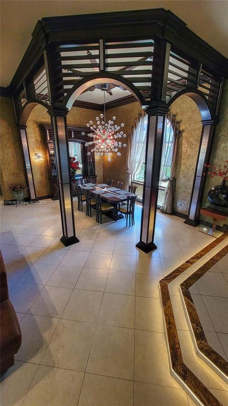 Dining room, Interior