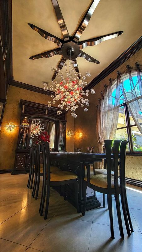 Dining room, Interior