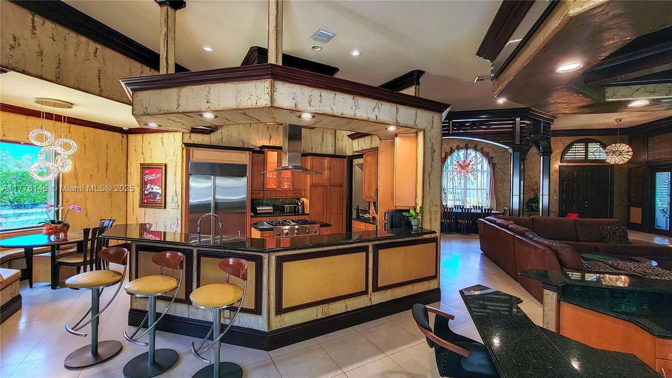 Interior, Kitchen, Living room, Pendant Lights, Recessed Lighting, Stainless Steel Appliances