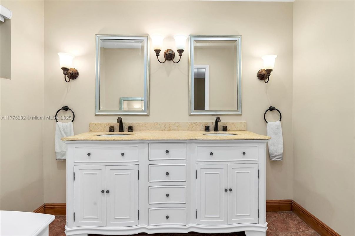 Bathroom, Dual Sink Vanities, Interior