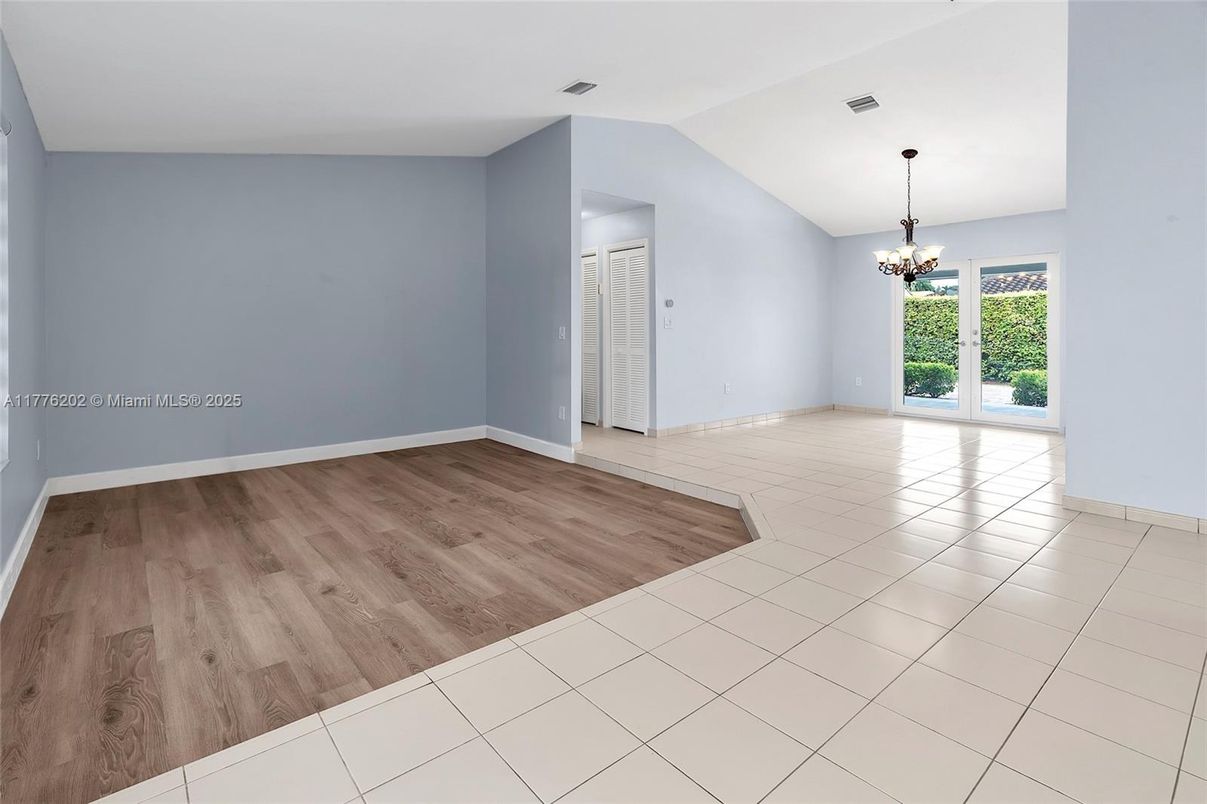 Chandelier, Empty room, Interior, Wood Texture Flooring
