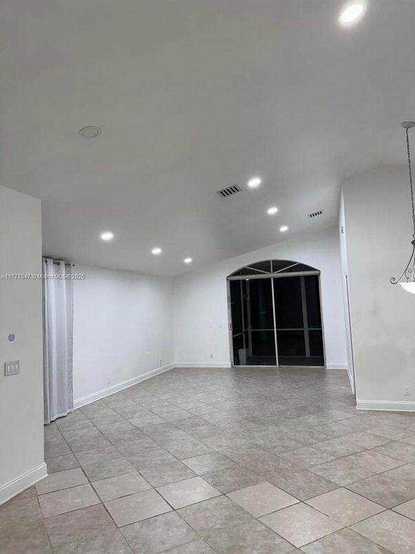 Empty room, Interior, Pendant Lights, Recessed Lighting