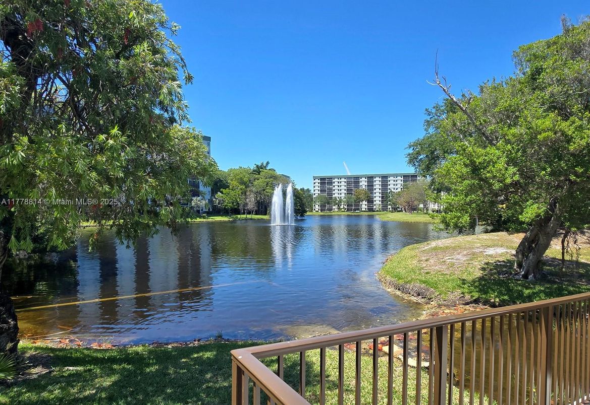 Exterior, Lake