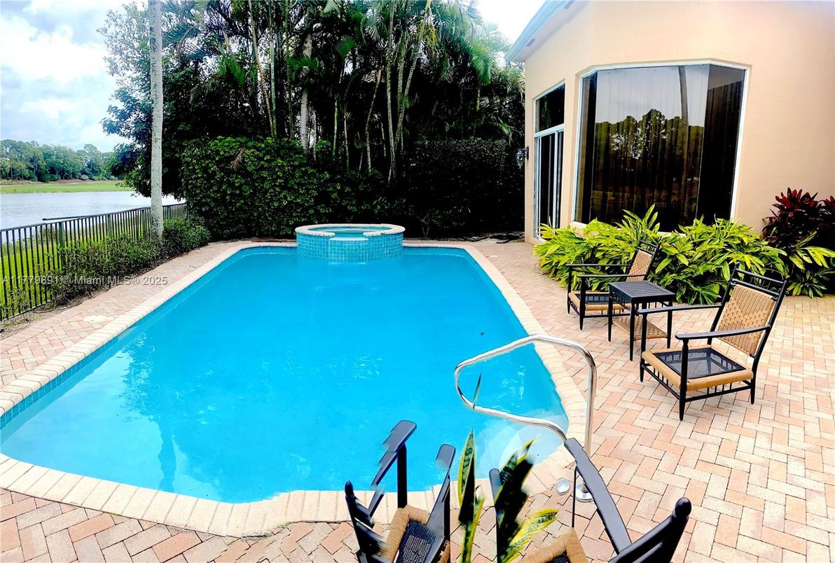 Exterior, Pool, Water