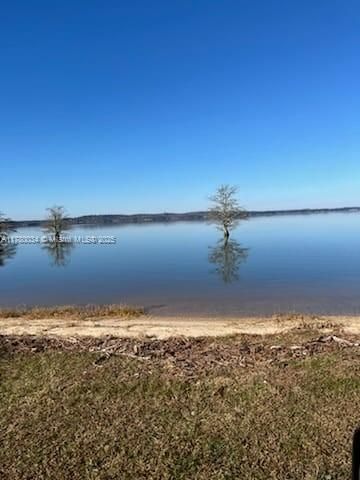 Exterior, Lake