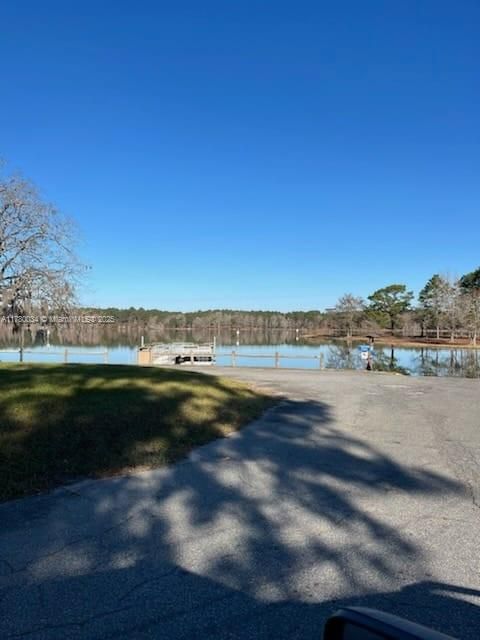 Exterior, Lake
