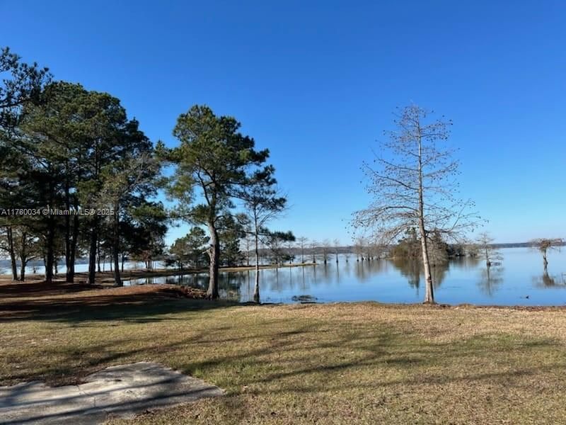 Exterior, Lake