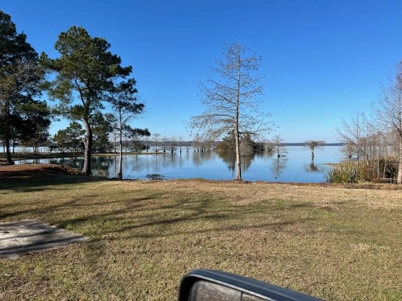 Exterior, Lake