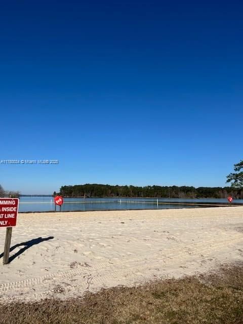 Exterior, Lake