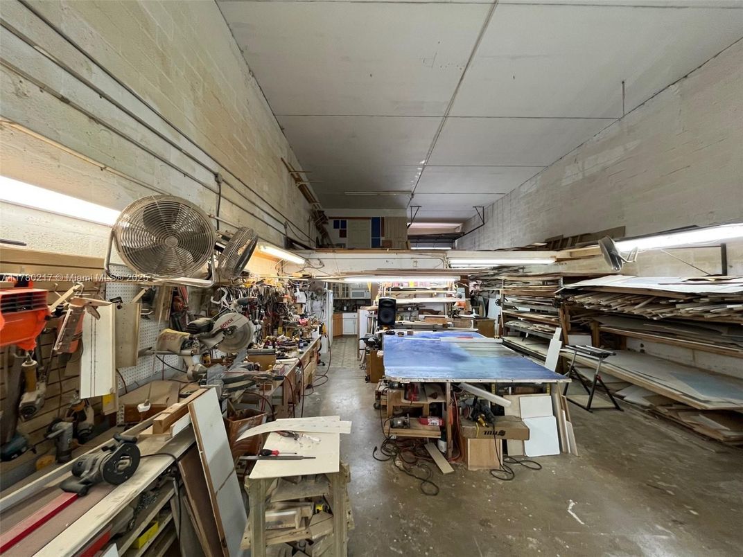 Game Room, Interior