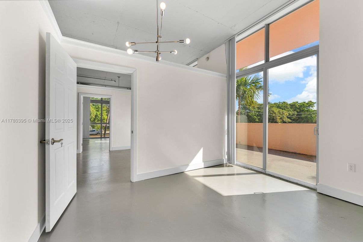 Empty room, Interior, Pendant Lights