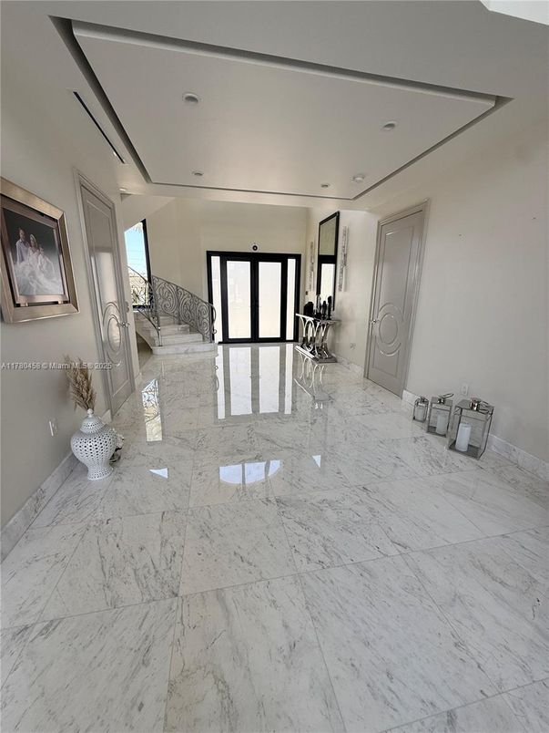 Empty room, Interior, Marble, Recessed Lighting