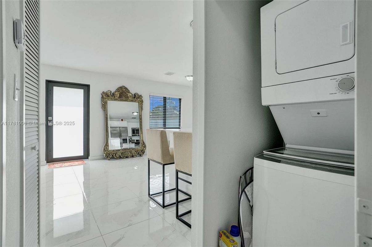 Interior, Marble, Utility Closets, Washer