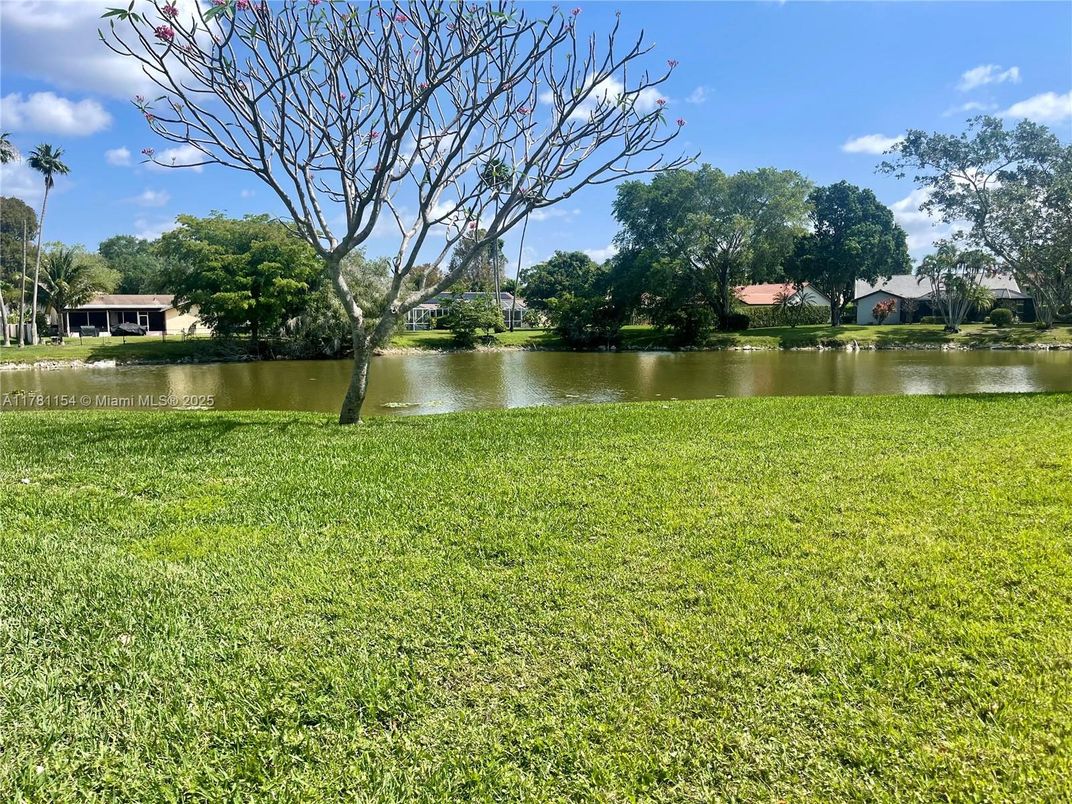 Exterior, Lake