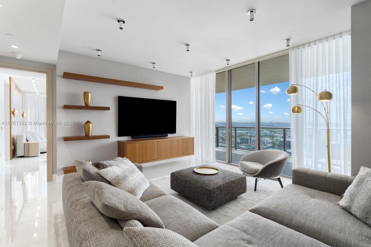 Interior, Living room, Recessed Lighting, Water