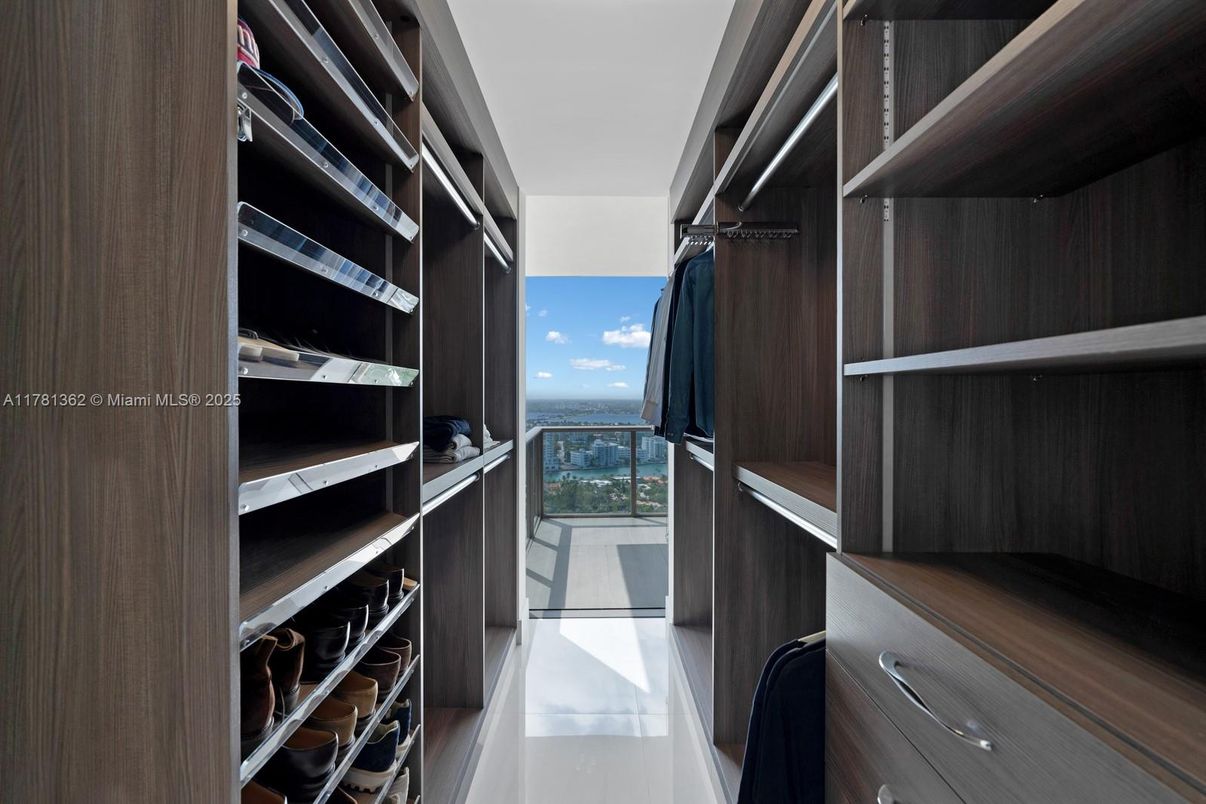 Interior, Walk-in Closets, Water