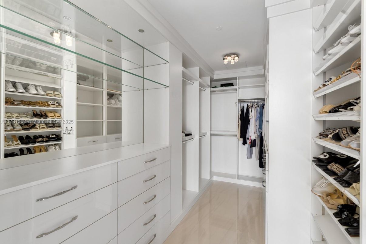 Interior, Walk-in Closets