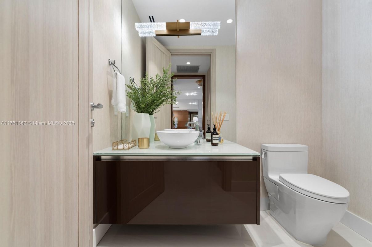 Bathroom, Interior, Recessed Lighting