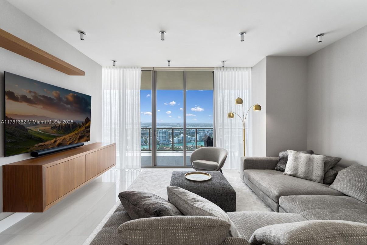Interior, Living room, Water