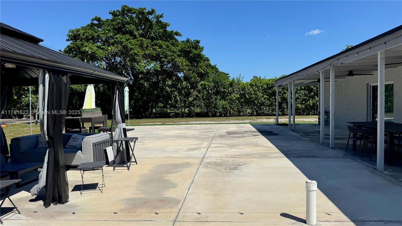 Backyard, Exterior