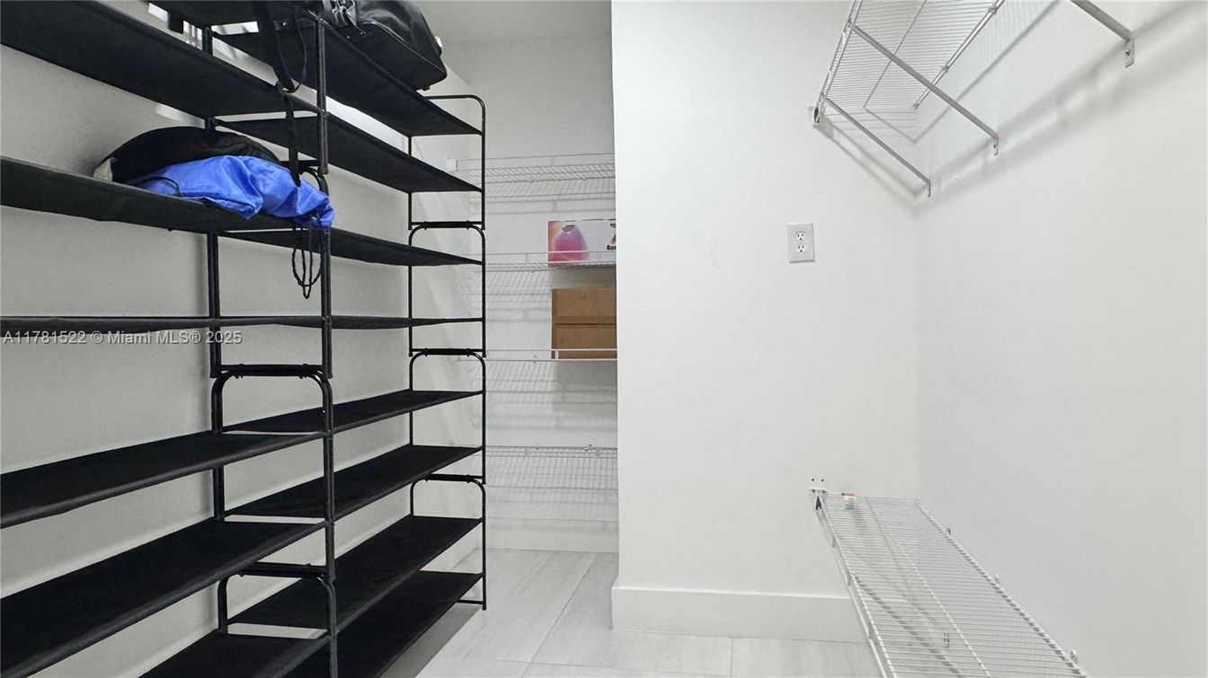 Interior, Walk-in Closets