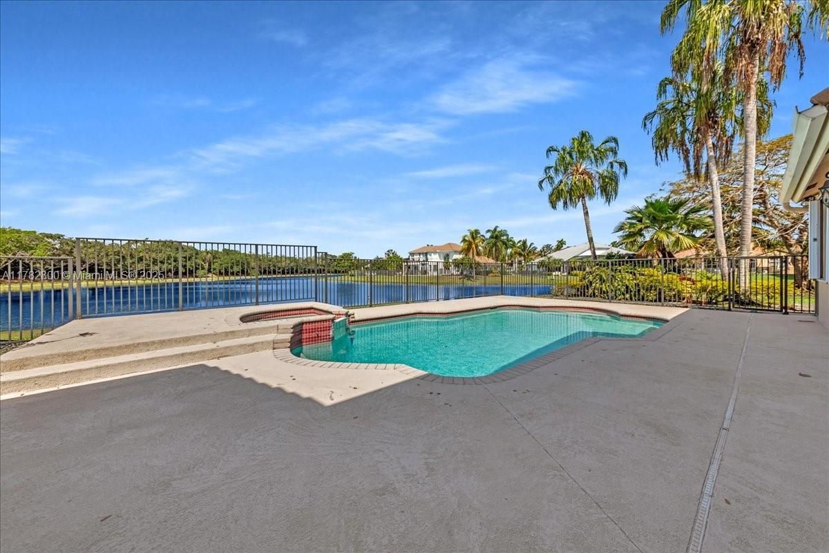 Exterior, Pool, Water