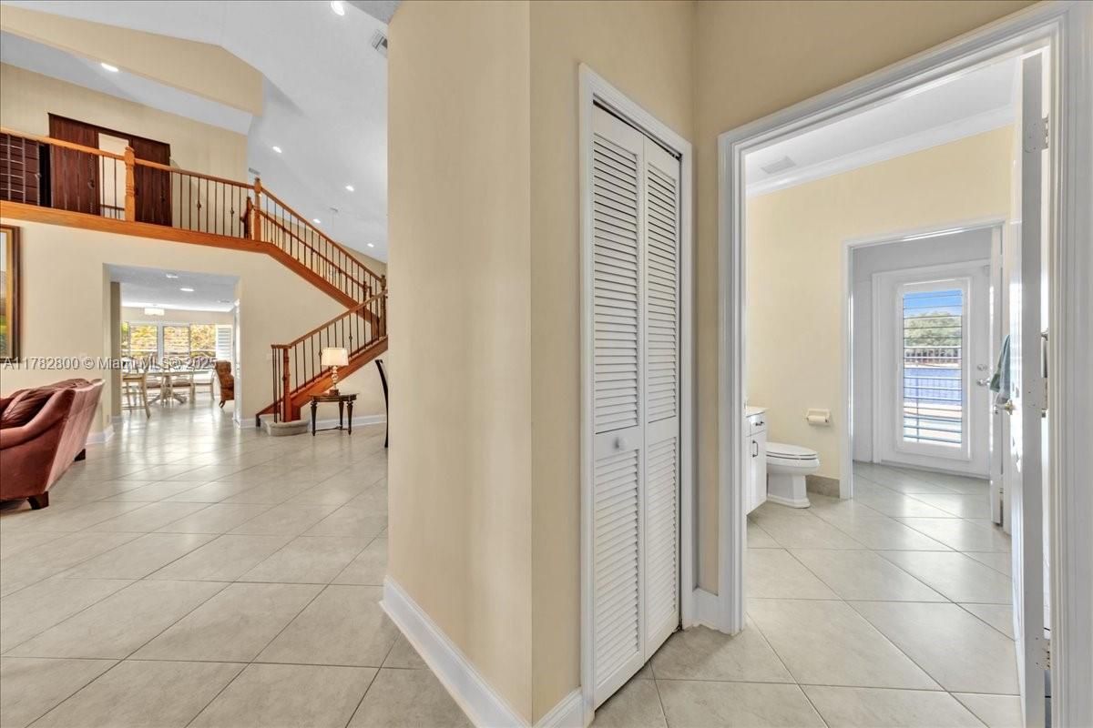Bathroom, Interior, Recessed Lighting