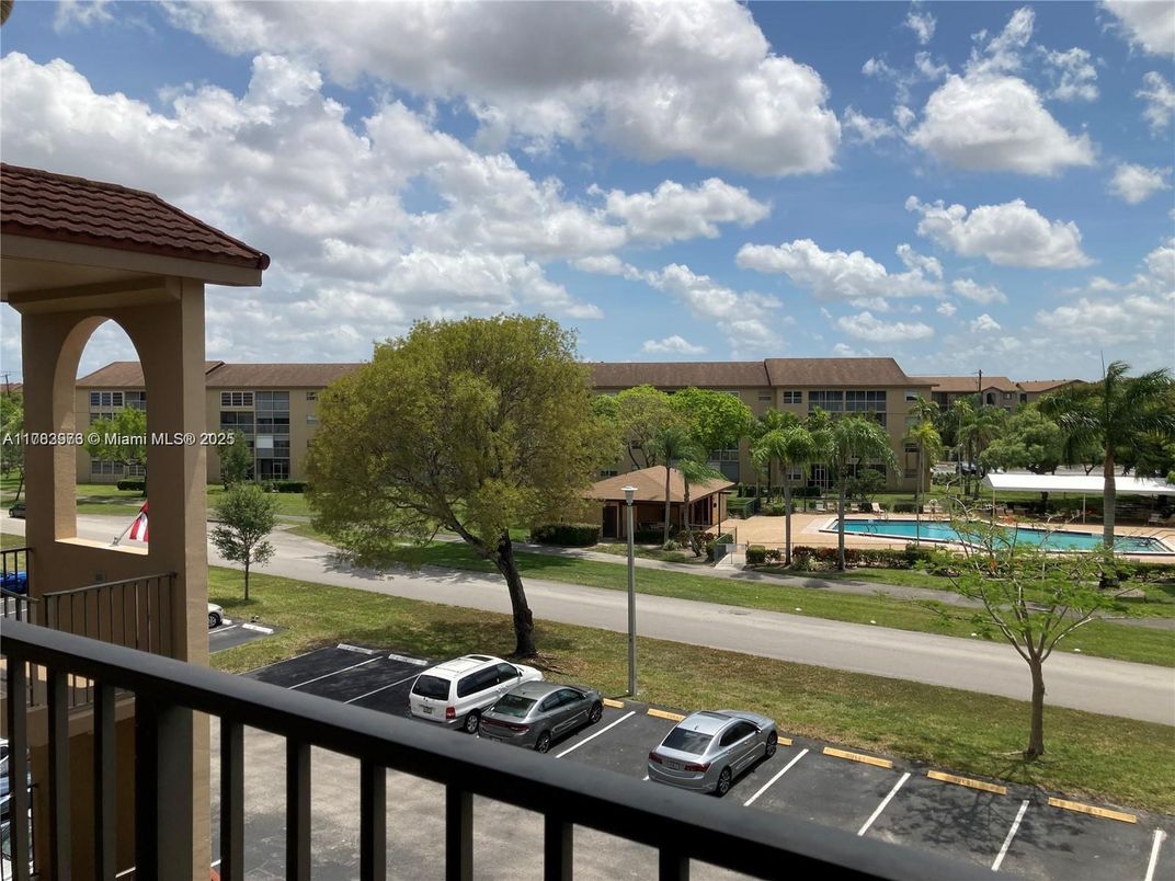 Exterior, Pool, Other