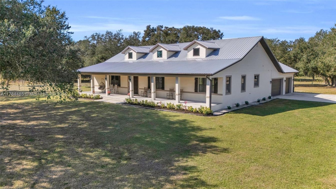 Backyard, Exterior, Facade, Farmhouse