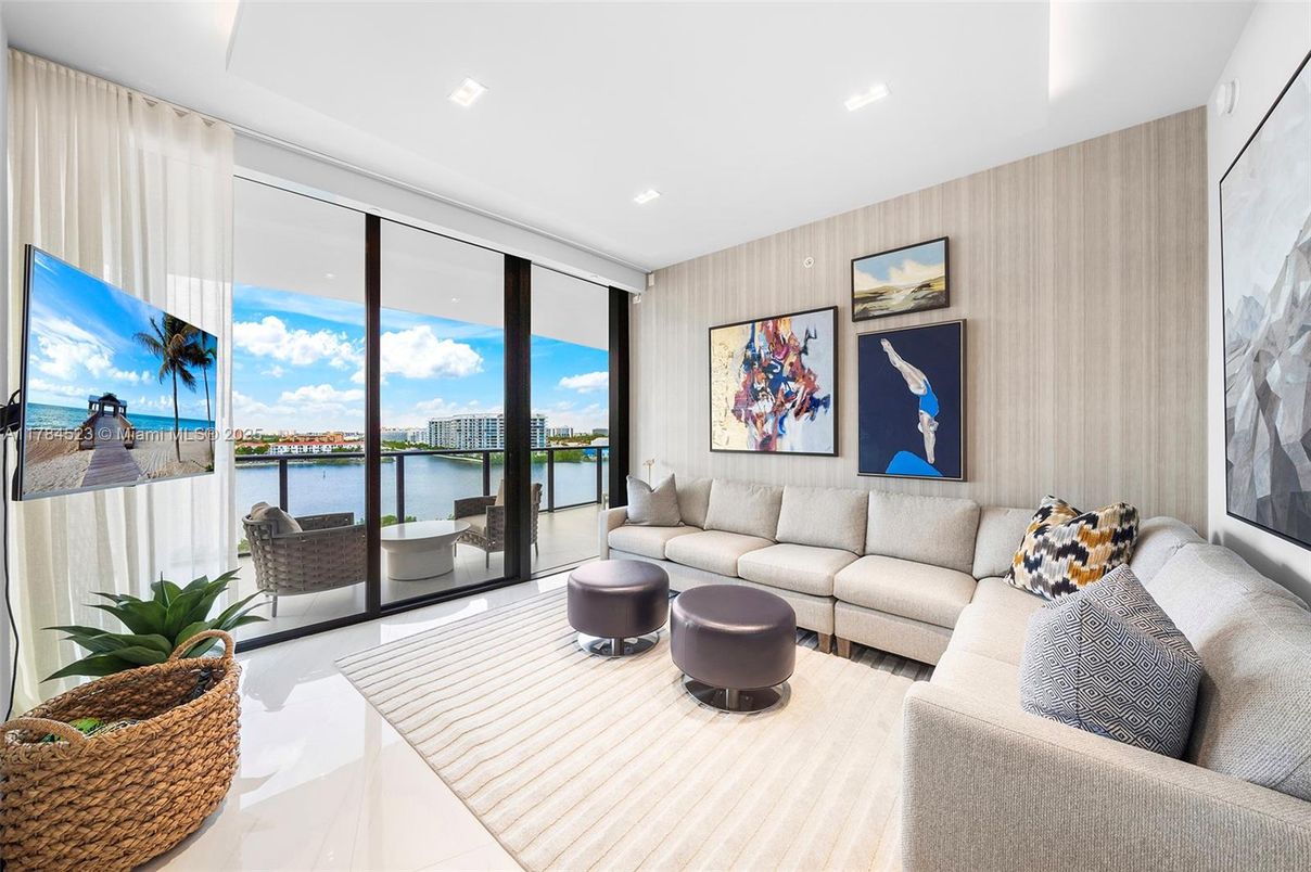 Interior, Living room, Recessed Lighting, Water