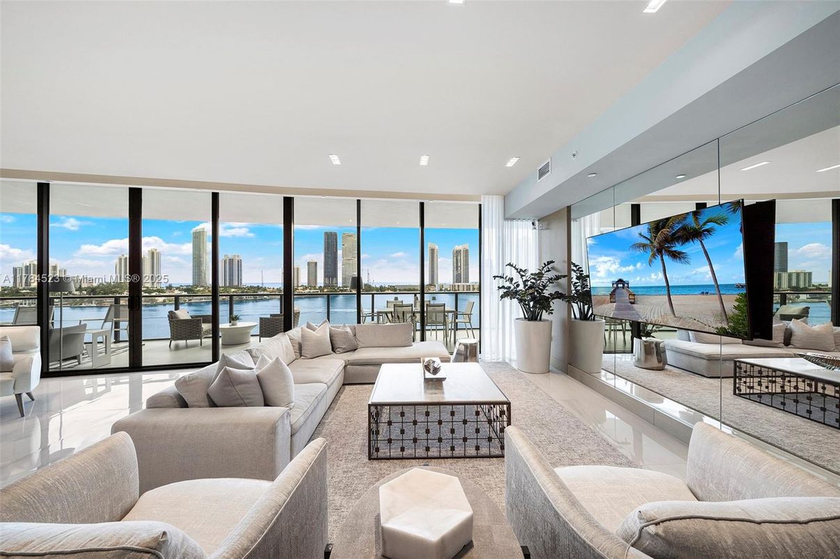 Interior, Living room, Recessed Lighting, Water