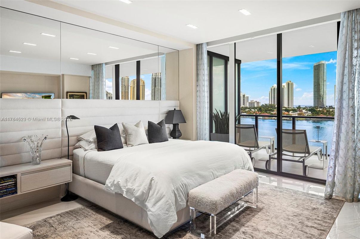 Bedroom, Interior, Recessed Lighting, Water