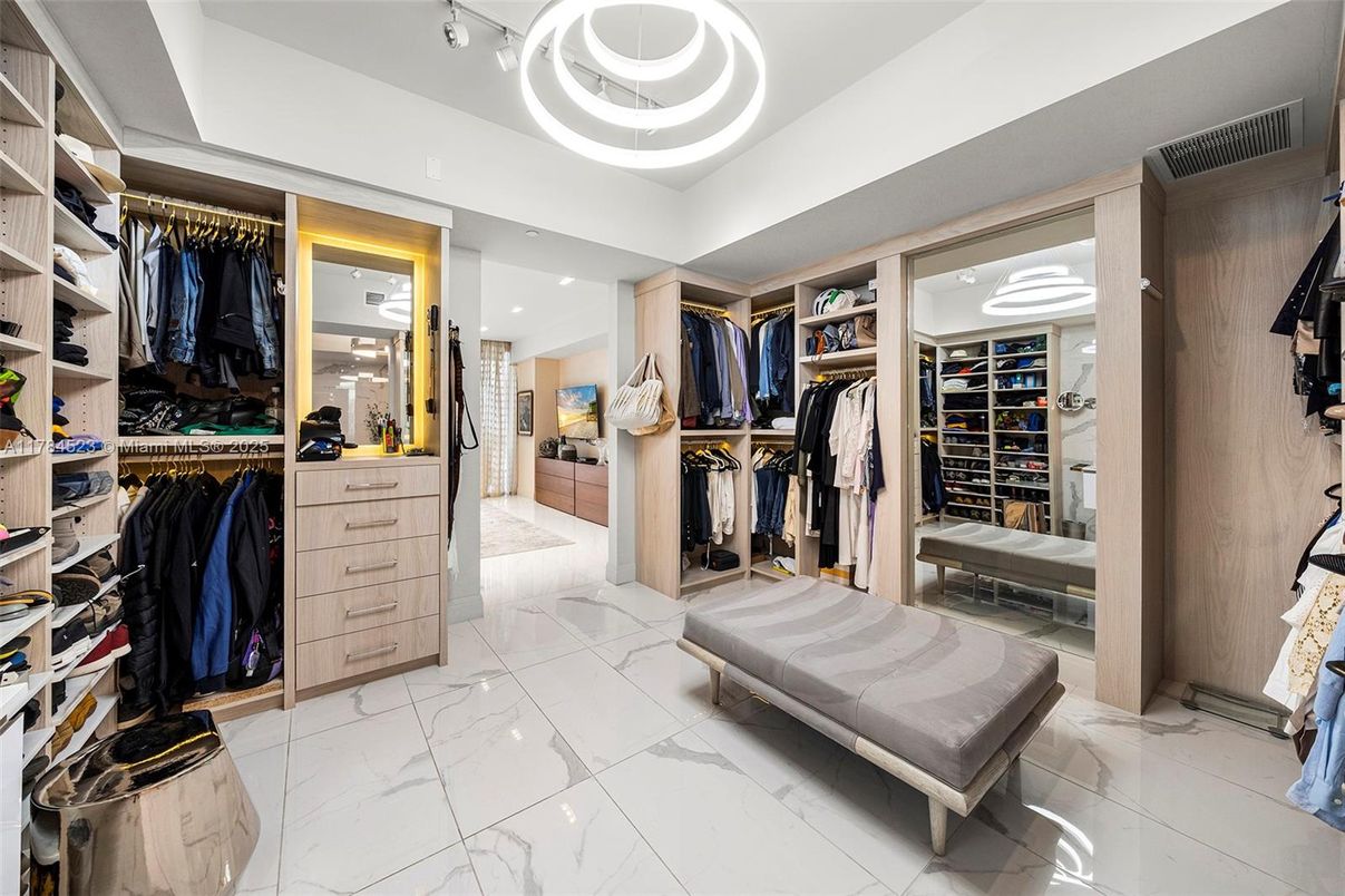 Interior, Marble, Pendant Lights, Recessed Lighting, Walk-in Closets