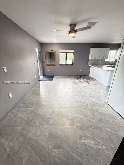 Empty room, Interior, Recessed Lighting