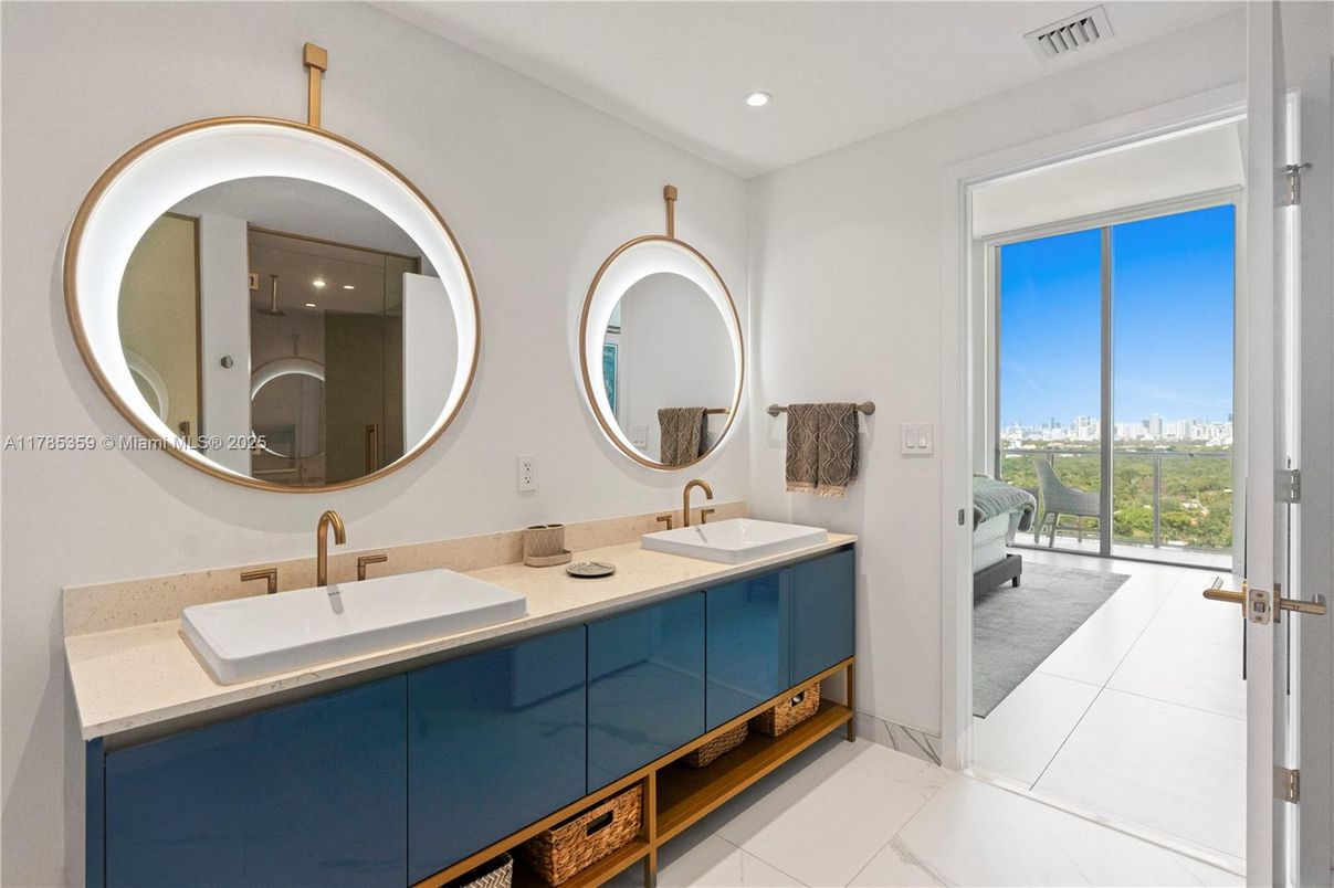 Bathroom, Dual Sink Vanities, Interior, Recessed Lighting