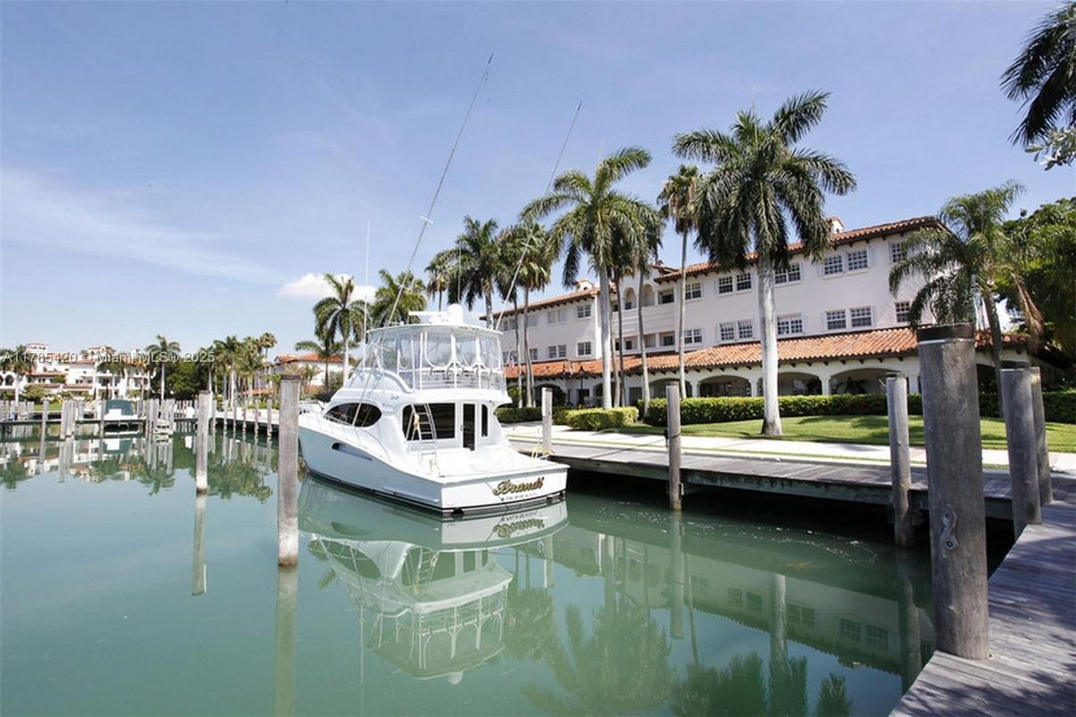 Exterior, Lake