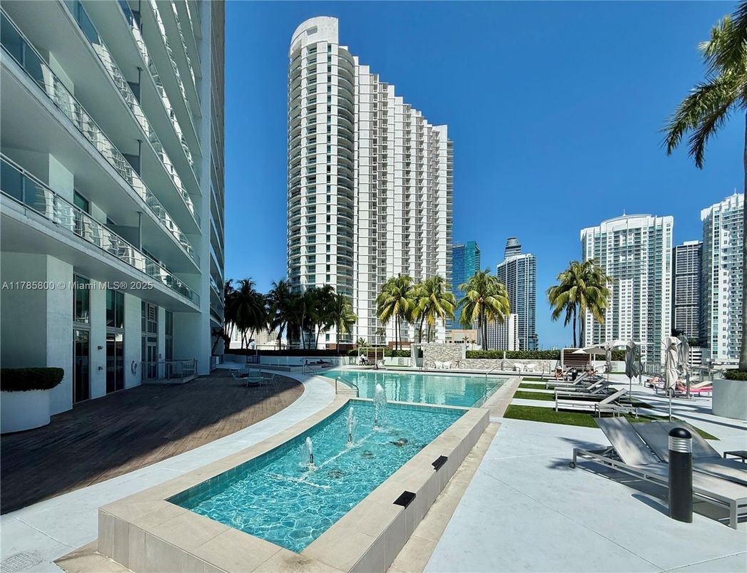 Exterior, Pool