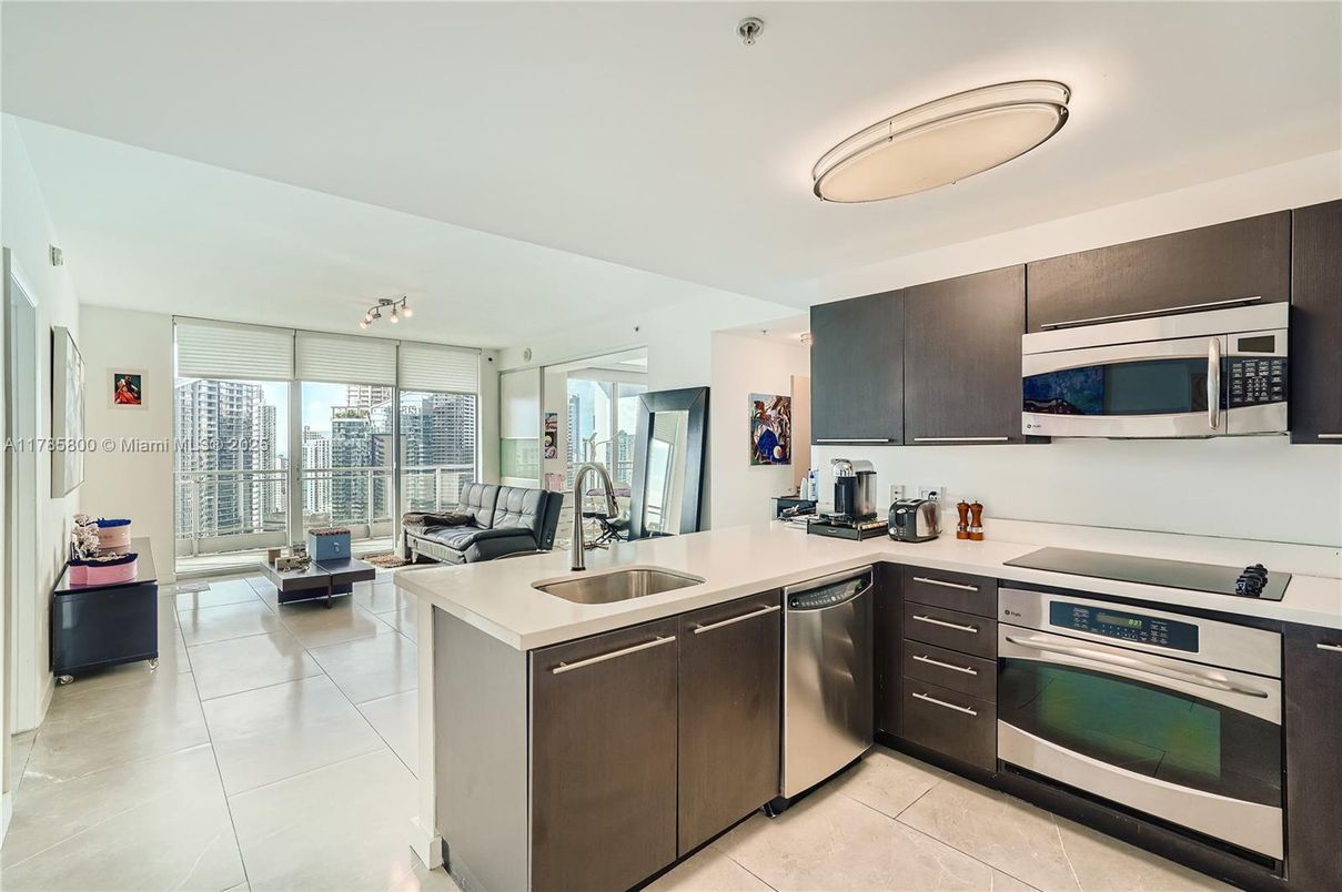 Interior, Kitchen, Living room, Stainless Steel Appliances