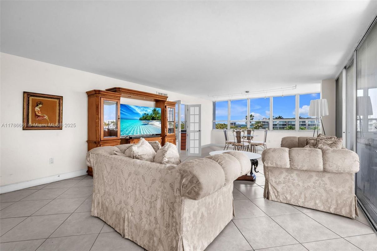 Dining room, Interior, Living room, Water