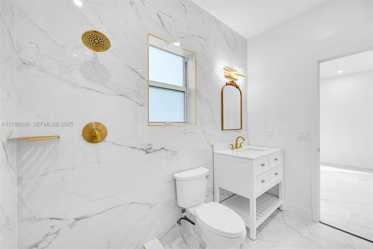 Bathroom, Interior, Marble, Marble Walls, Recessed Lighting