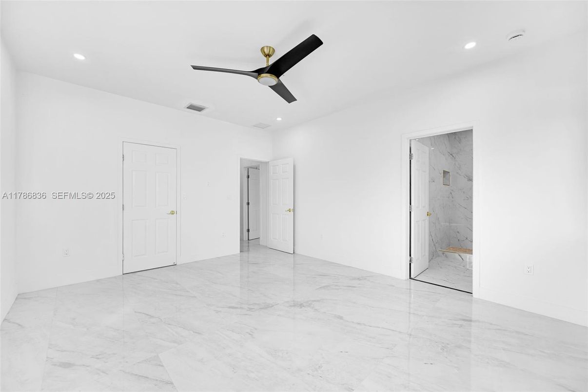 Empty room, Interior, Marble, Marble Walls, Recessed Lighting