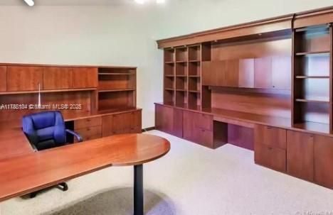 Home Office, Interior