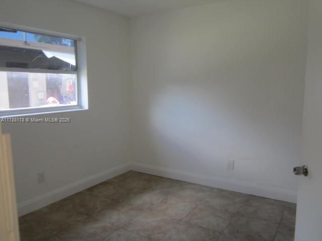 Empty room, Interior